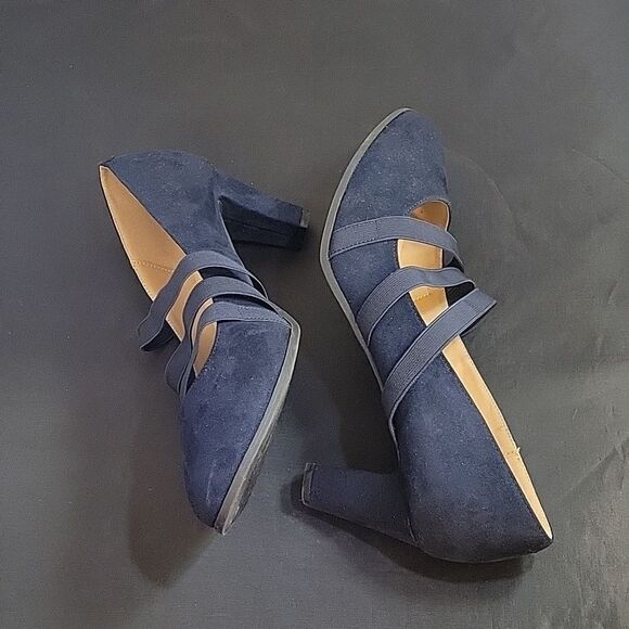 JOURNEE COLLECTIO FAUX SUEDE COMFORT SOLE ALMOND TOE TRIPLE ELASTIC STRAP SHOE - Picture 7 of 16